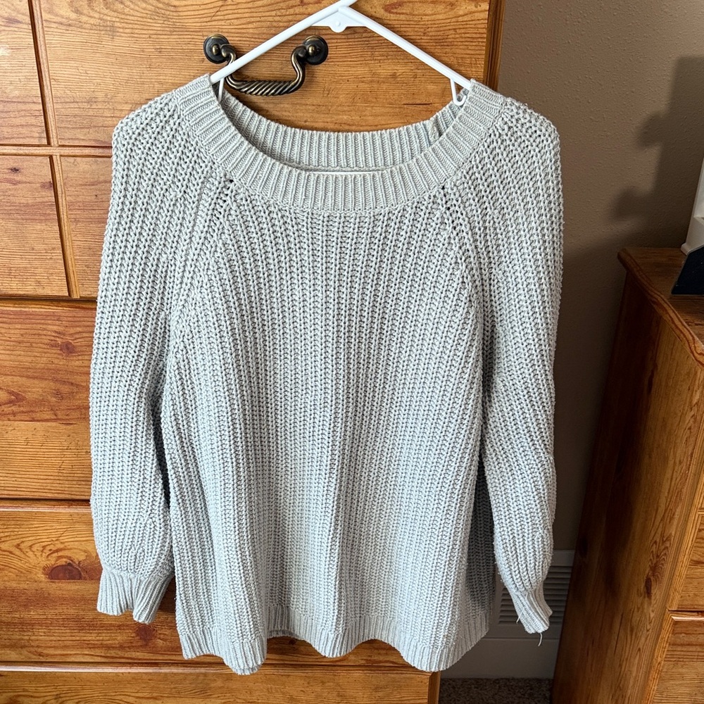 Aerie Light Gray Crew Neck Sweater